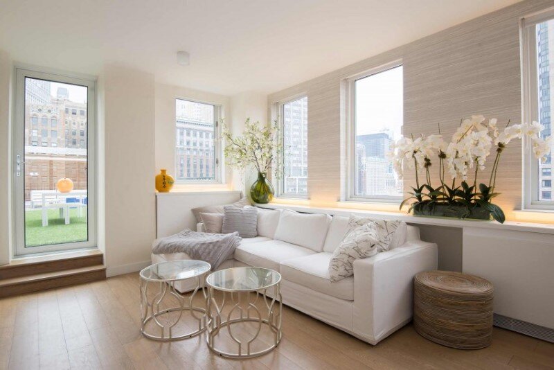 Sleek Downtown Residential Space Maximizes Views and Flexibility