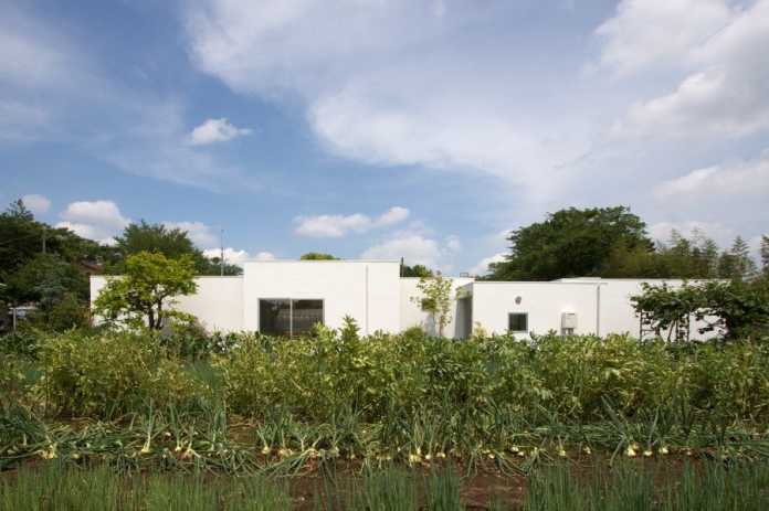 House in the Garden by Yamazaki Kentaro