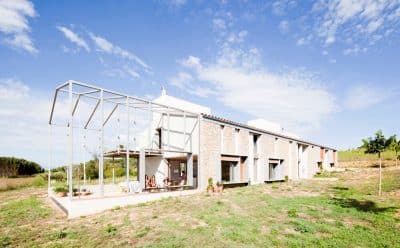 MMMMMS House Provides a Straight Relationship with the Surrounding Landscape