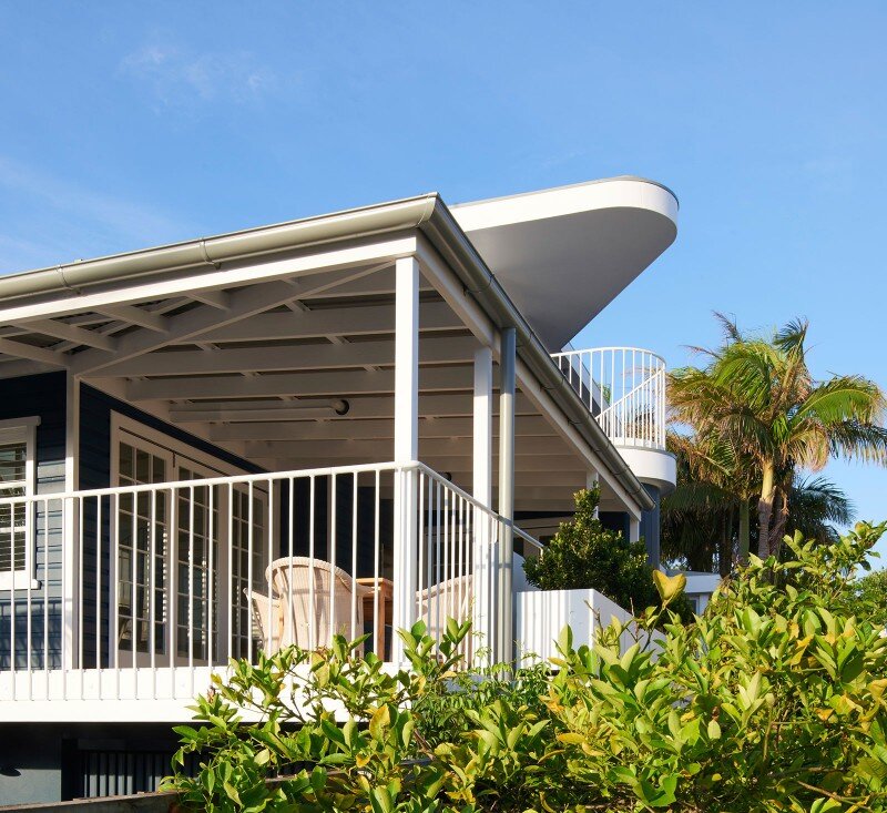 Beach House on Stilts: Restful Retreat With Privileged Ocean Views