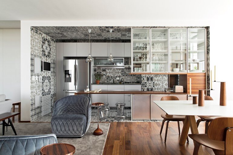 This Apartment Has a Kitchen Area Fully Clad with Porcelain Tiles (5)