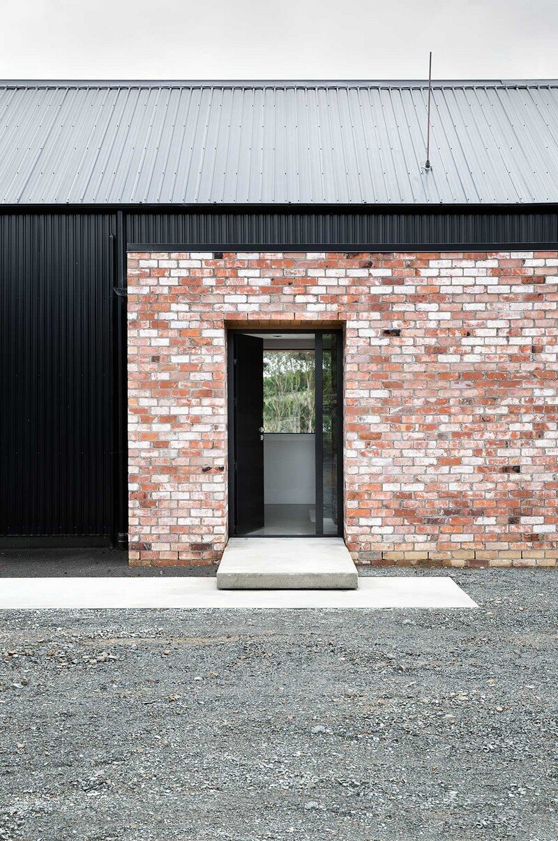 Modern Barn Form by Red Architecture 12