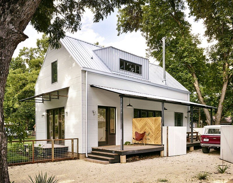 Wall House  a Modern  Farmhouse  with Energy Efficient Design 