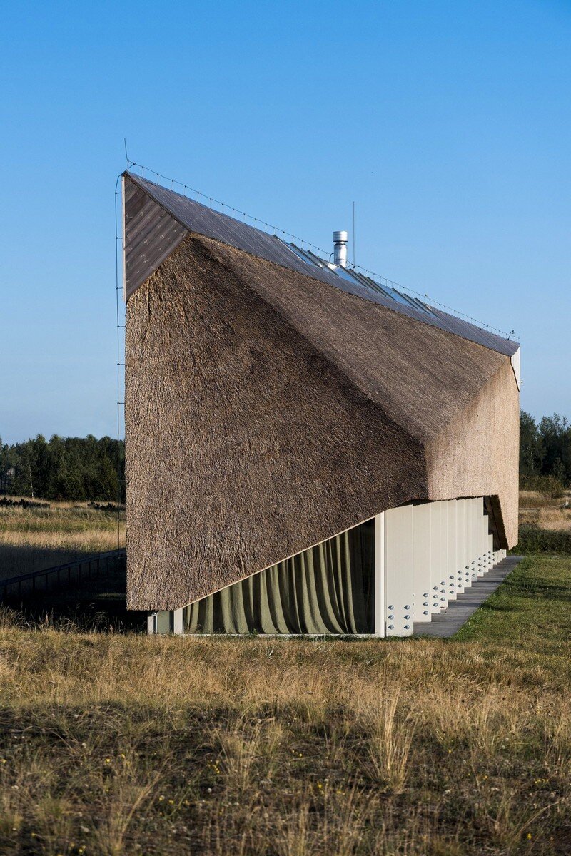 Sharp Linear Structure with a Facade of Straw