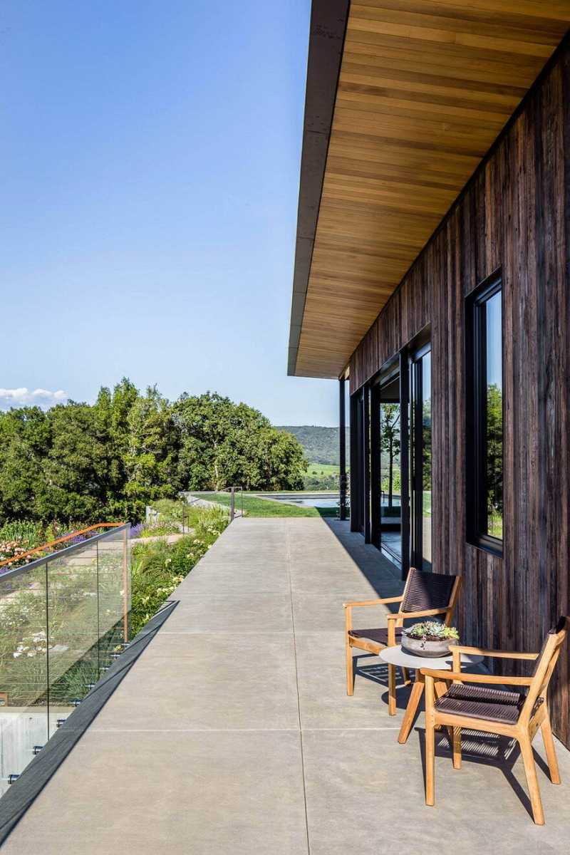 Vineyard House / Sutro Architects and Adeeni Design