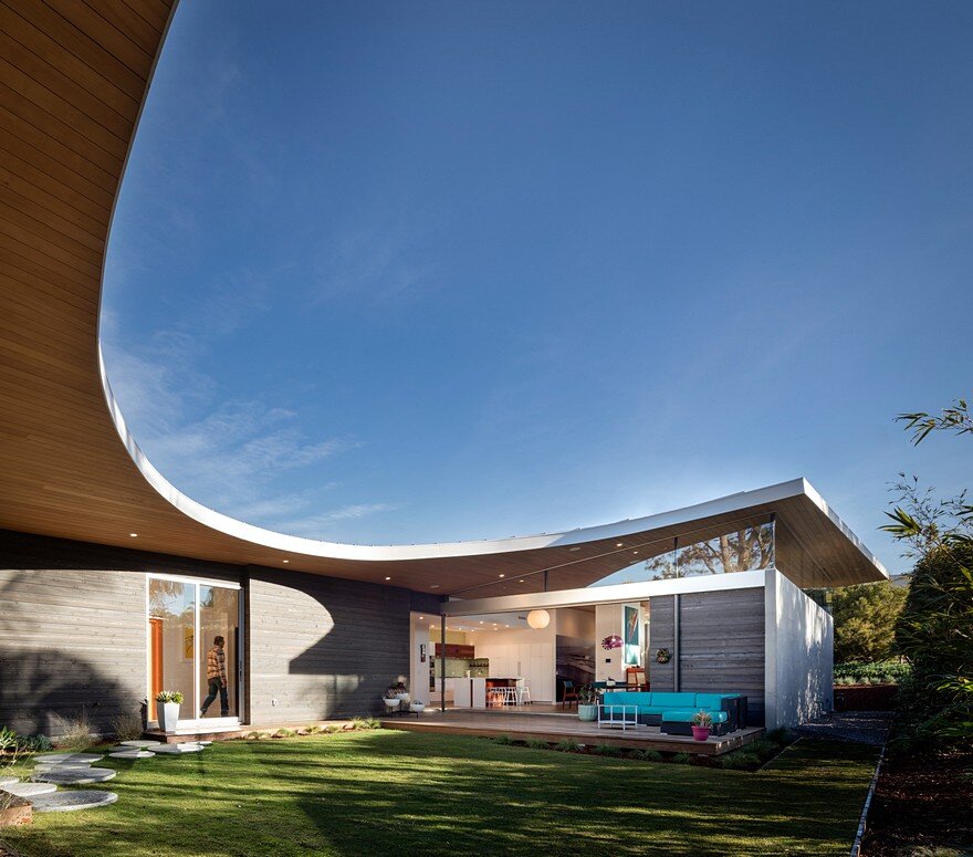 California Coastal Home with an Original and Bold Curvilinear Roof 3