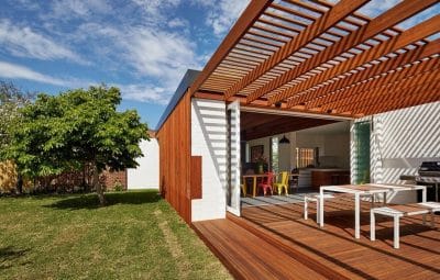 Modern Home Extension That Weaves Together Interior and Exterior Spaces 1