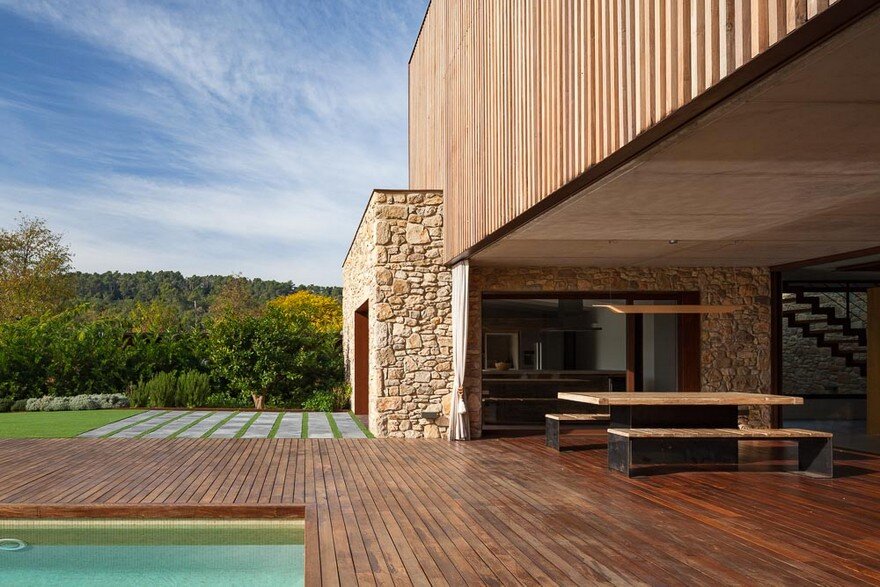 New Catalan House Inspired by the Old Farm Buildings 2