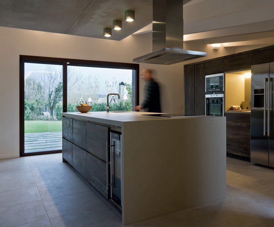 New Catalan House Inspired by the Old Farm Buildings 9