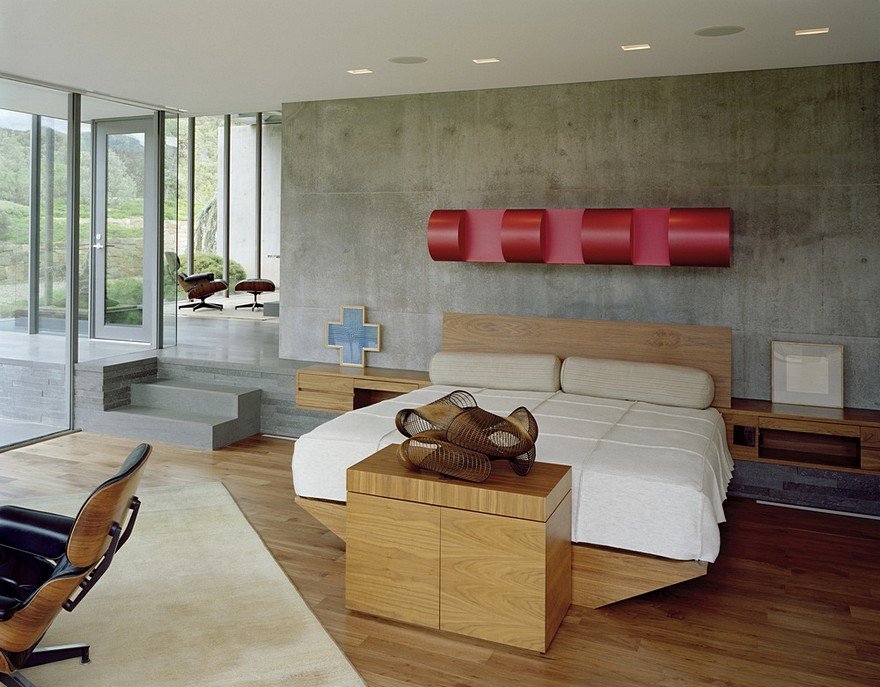 Santa Fe House Designed for Living with a Contemporary Art Collection 12