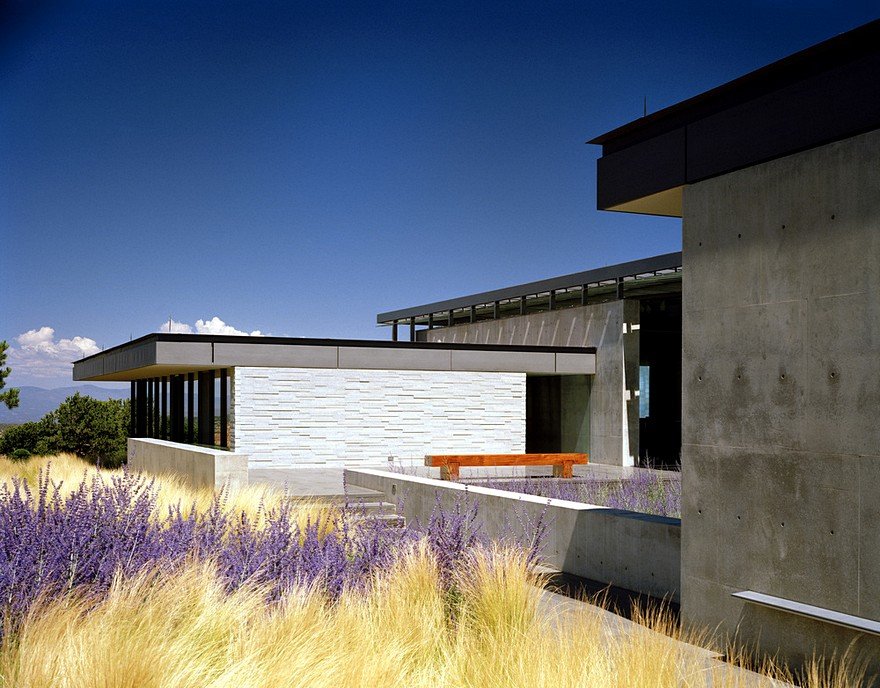 Santa Fe House Designed for Living with a Contemporary Art Collection 1