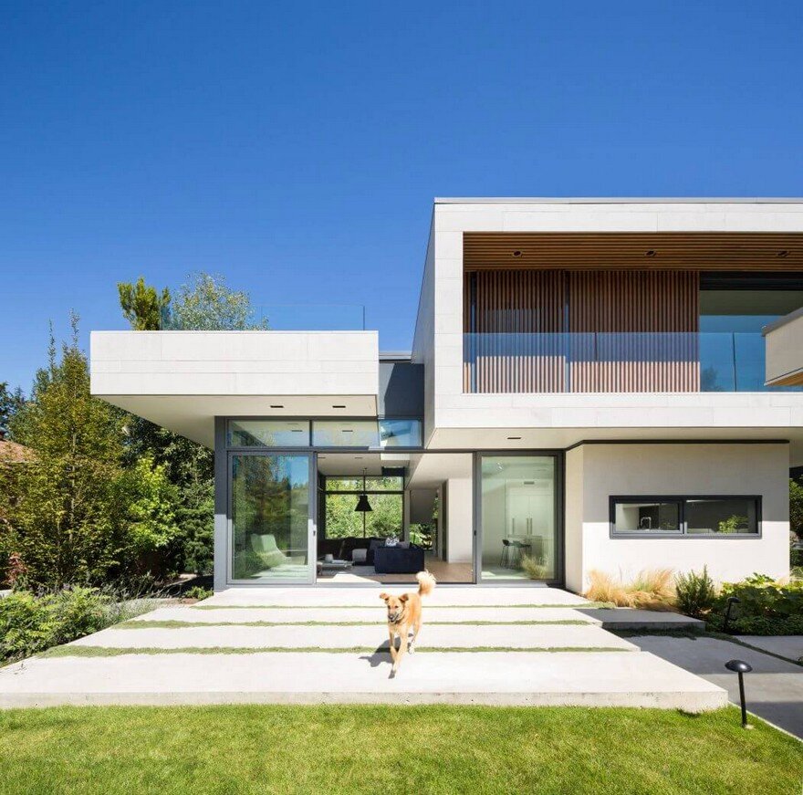 Vancouver House with Ample Garden and Courtyard Spaces 1