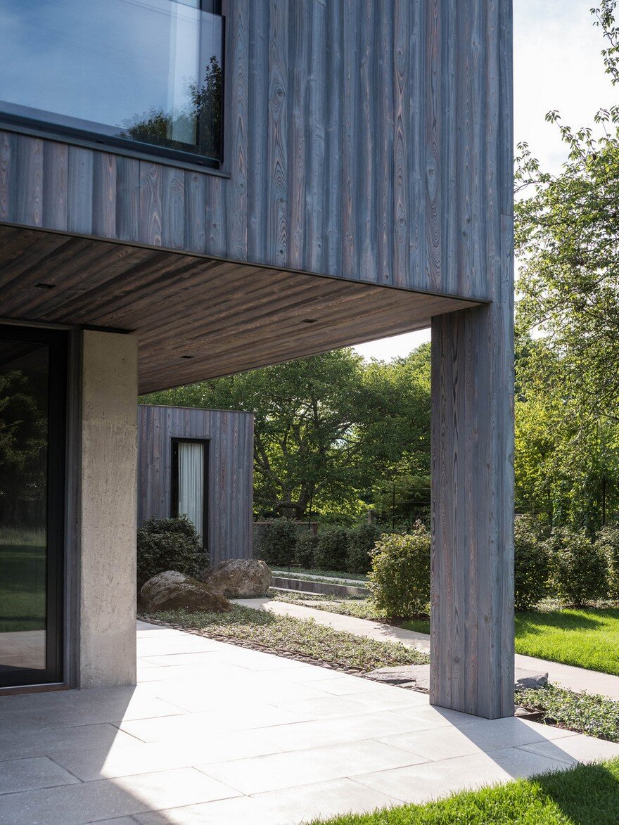 Amagansett House is a Maintenance-Free Home Consists of Two Barn-Like Volumes 9