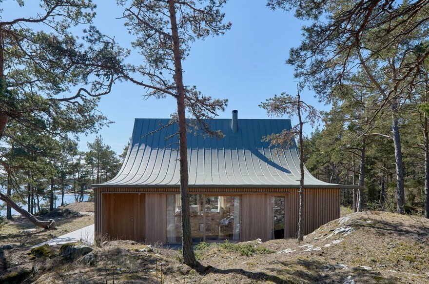 This Scandinavian Wooden House Has a Tent-Like Roof Over a Generous Interior Space 3