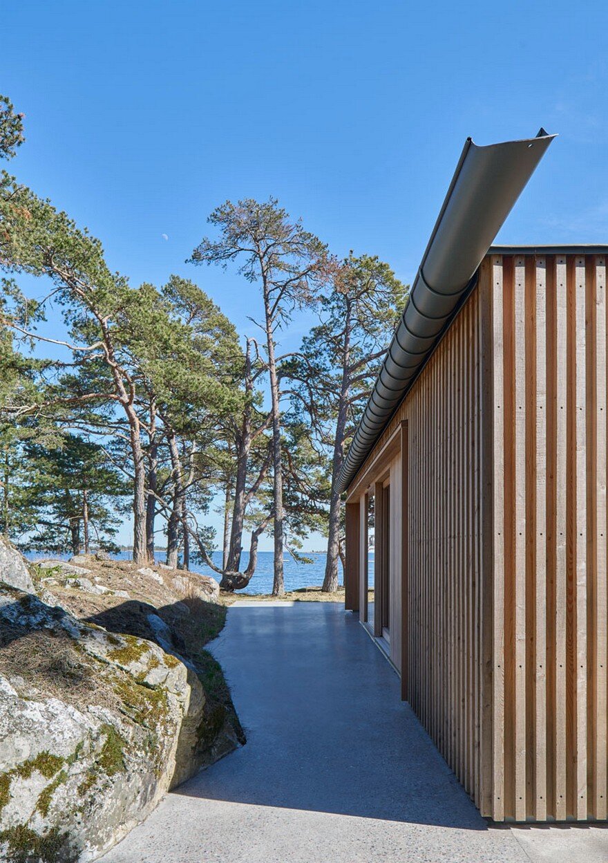 This Scandinavian Wooden House Has a Tent-Like Roof Over a Generous Interior Space 16