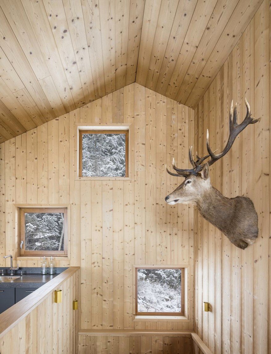 This Wooden Mountain House Features Delightful Mix of Traditional and Modern 7