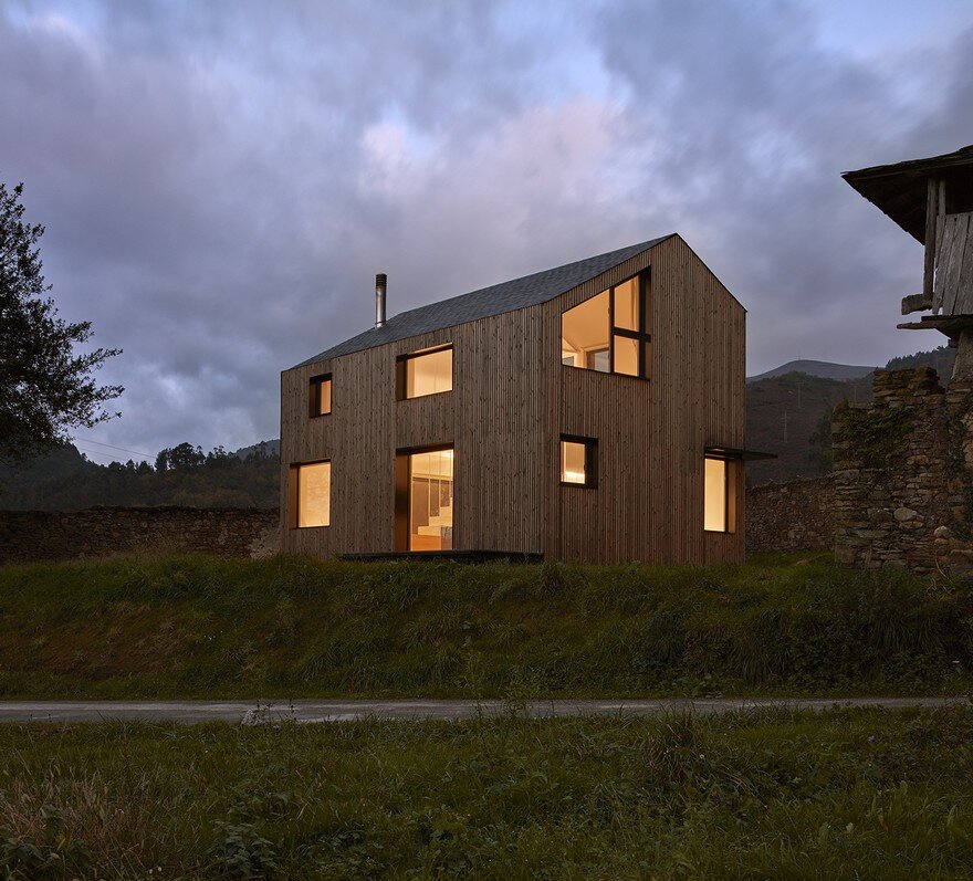 Modern Modular House Assembled in a Factory and Installed in Asturias, Spain 13