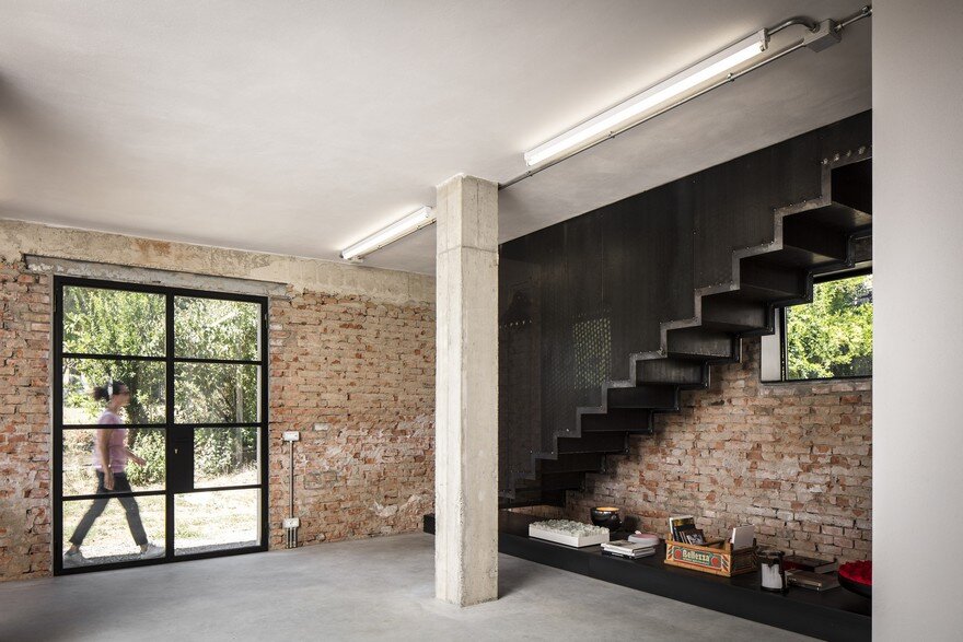 A 1960s Brick Barn Turned into a Beautiful Live and Work Space for an Artist 3
