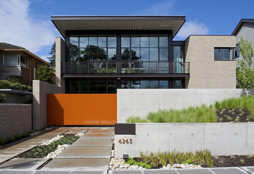 Contemporary Industrial House Features an Expressive Interior of Raw Steel