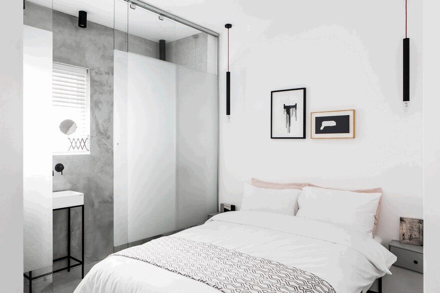 Minimalist Interior Showcased by Black & White Apartment in Tel Aviv 10