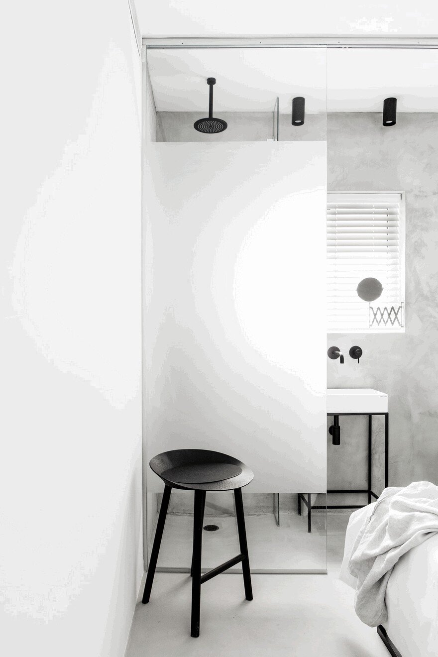 Minimalist Interior Showcased by Black & White Apartment in Tel Aviv 11