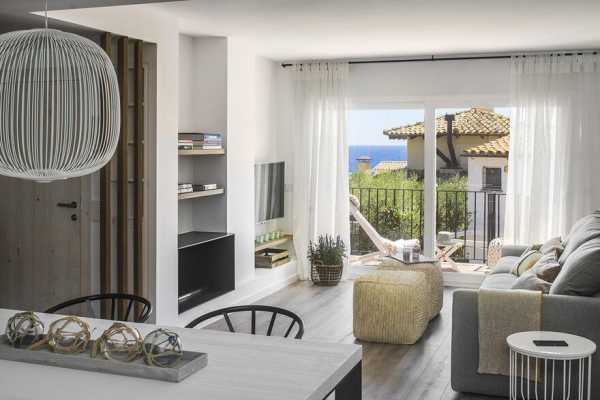 Calella de Palafrugell Apartment / Susanna Cots Interior Design