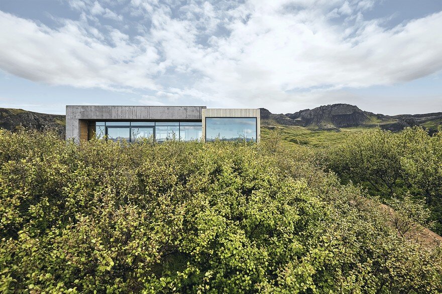 Concrete and Wood Summer House in South Iceland