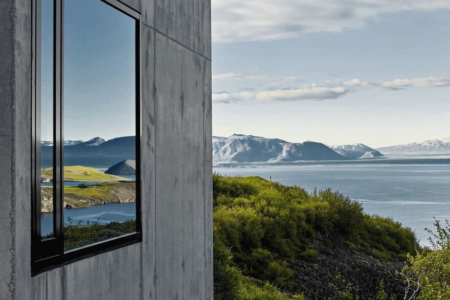 Concrete and Wood Summer House in South Iceland 5