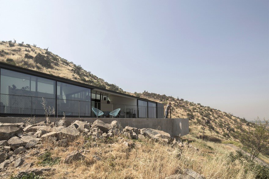 Imposing Chilean House Offering Stunning Panoramic Views of the Chicureo Valley 2