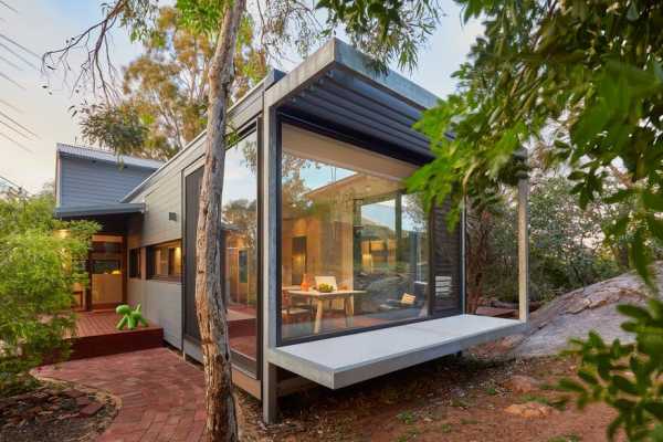 Off-the-Grid Glass Box House / Mark Aronson Architecture