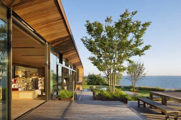 Waterfront Modern Retreat Overlooking Peconic Bay in the Hamptons