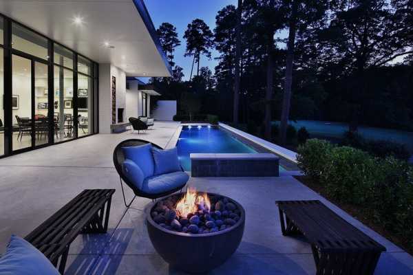 Durham House Offers a Stylish and Comfortable Indoor-Outdoor Lifestyle