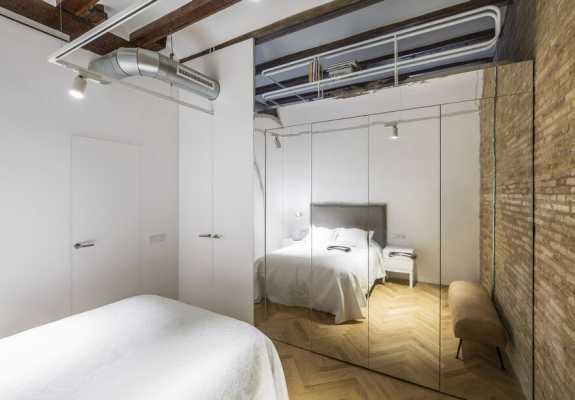 A Temporary Rental Housing Refurbished in Valencia, Spain: Late Night Tales