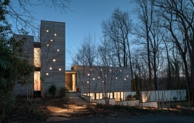 Little Round Bay House by Dynerman Architects