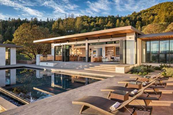 Family Compound in California Defined by a Perfect Indoor Outdoor Experience