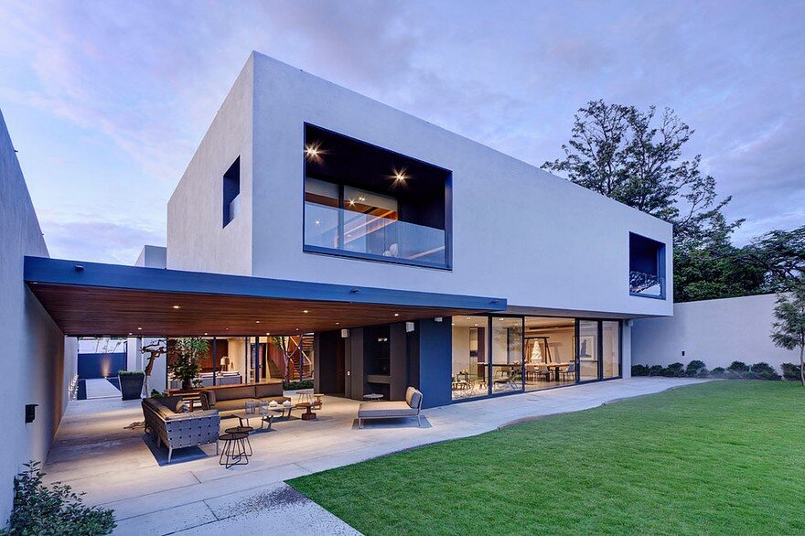 LA House by Elias Rizo Arquitectos