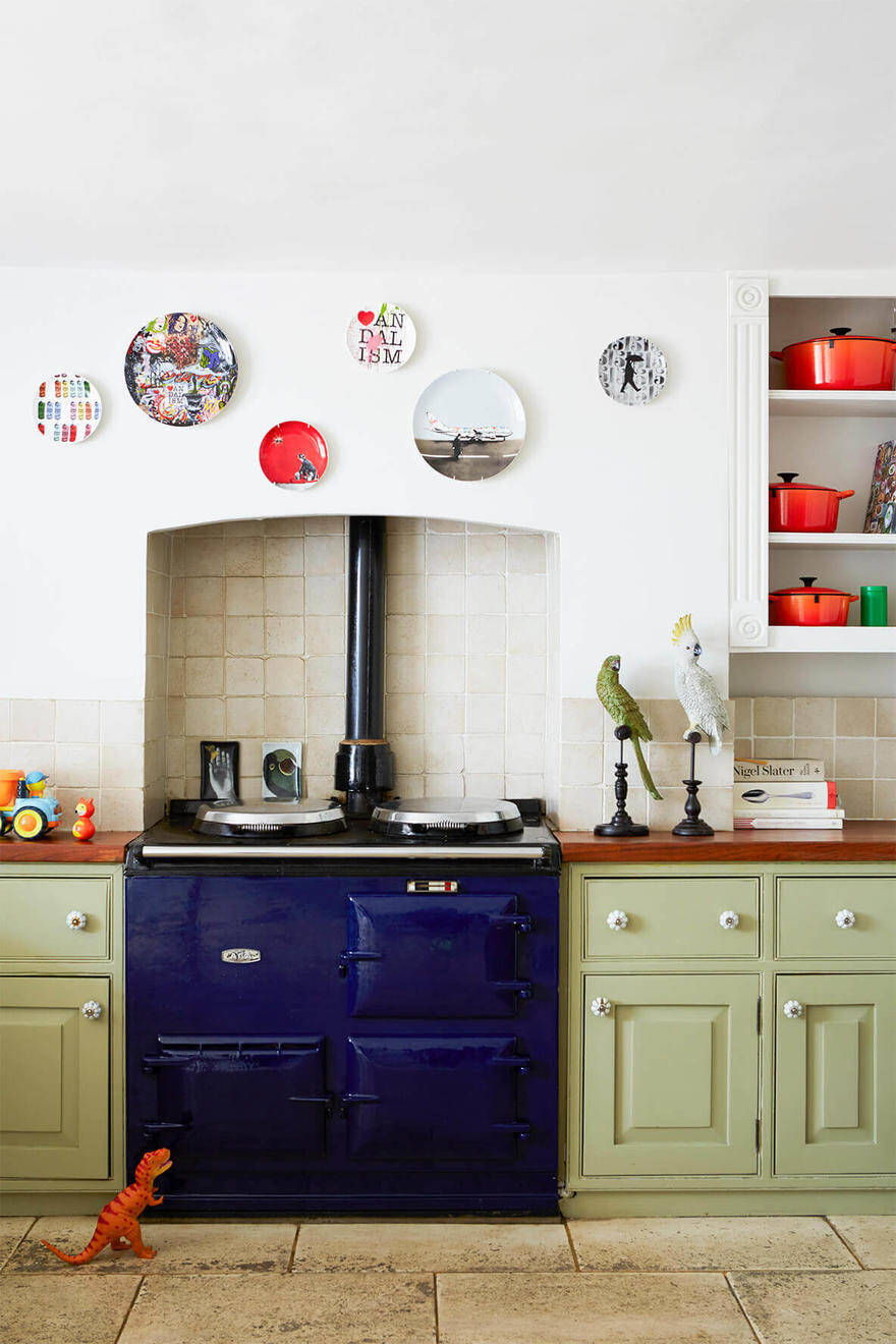 Georgian Terraced House Gets Delicate Restoration with Retro 70s Glamor 3, kitchen
