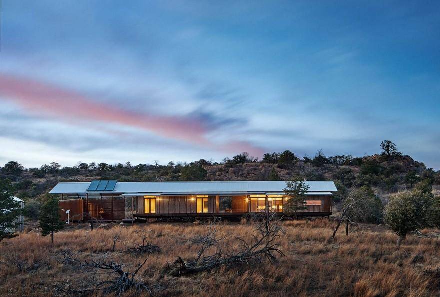 Off-the-Grid Porch House in West Texas 13