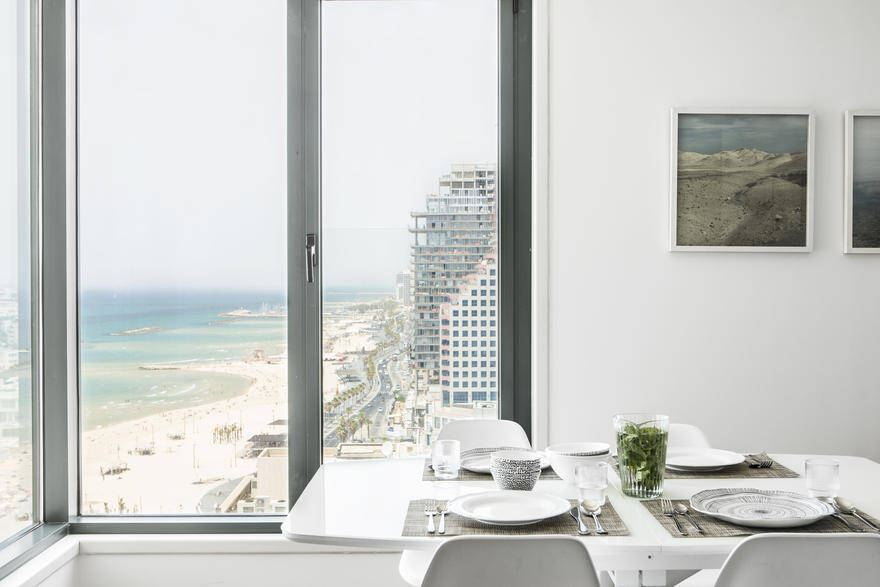 Vacation Apartment Overlooking the Beautiful Beach of Tel Aviv 12