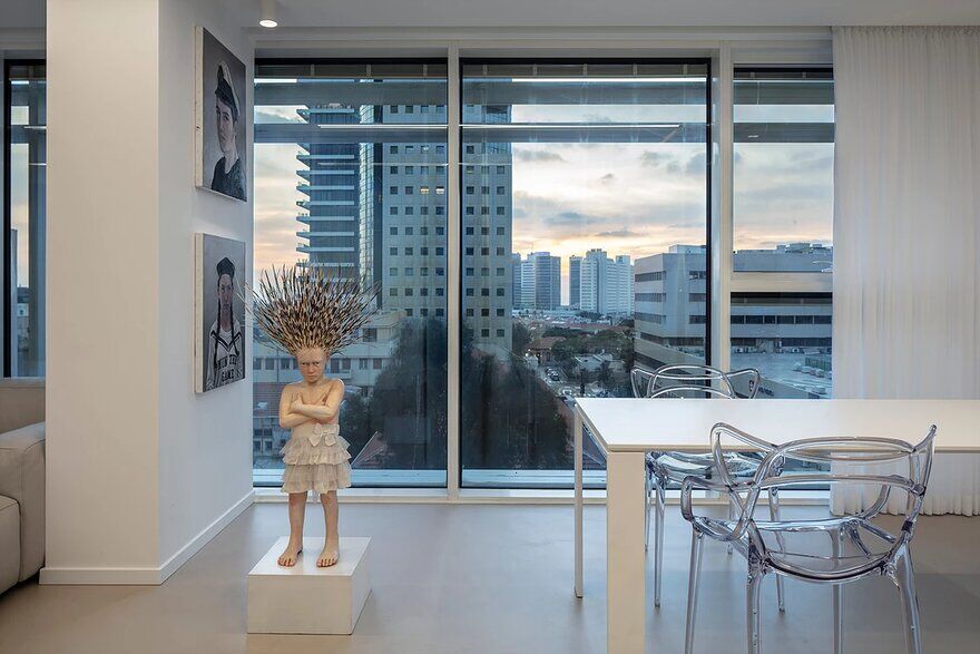Art Curator's Stylish Apartment in Tel Aviv / Raz Melamed Architect