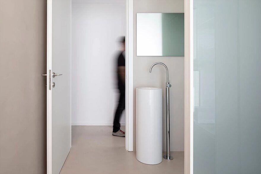 bathroom, Apartment in Tel Aviv / Raz Melamed Architect