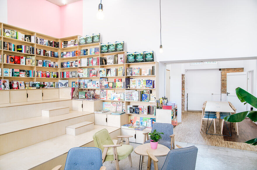Books store/ Atelier Starzak Strebicki