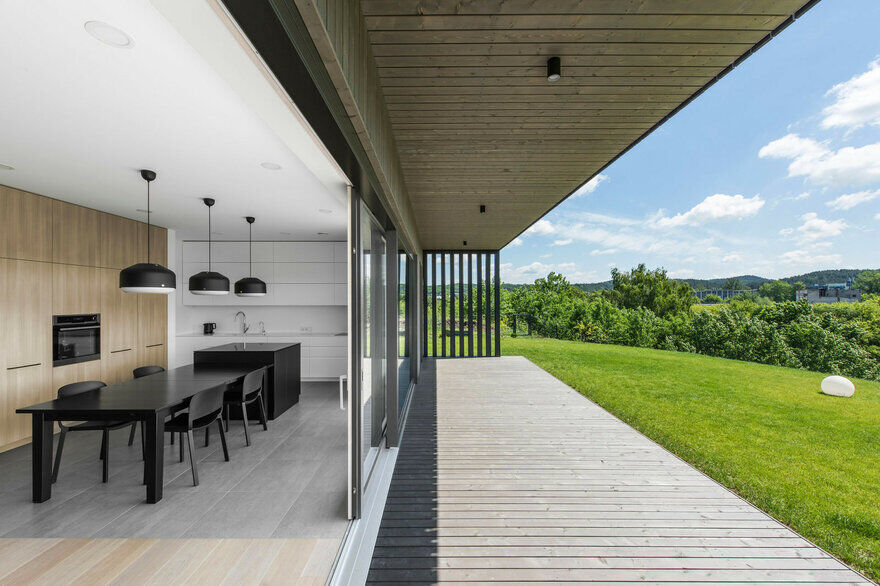 Black Box Single-Family House in Vilnius / PAO Architects