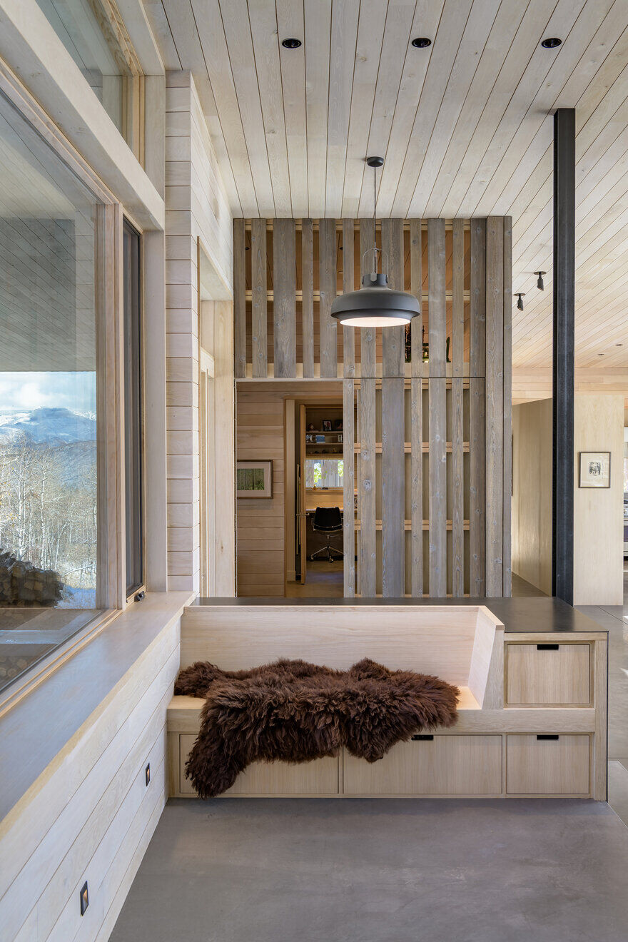 Old Pond Way Retreat Inspired by the Scandinavian Mountain Cabins