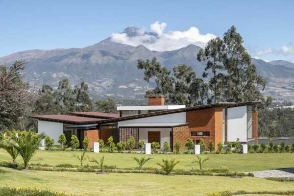 House AO – Architecture and Context, Looking at the Imbabura Volcano
