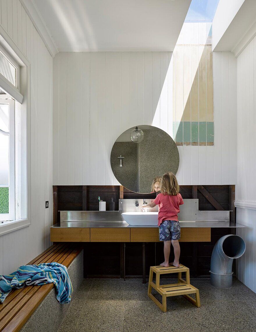 bathroom / Kieron Gait Architects