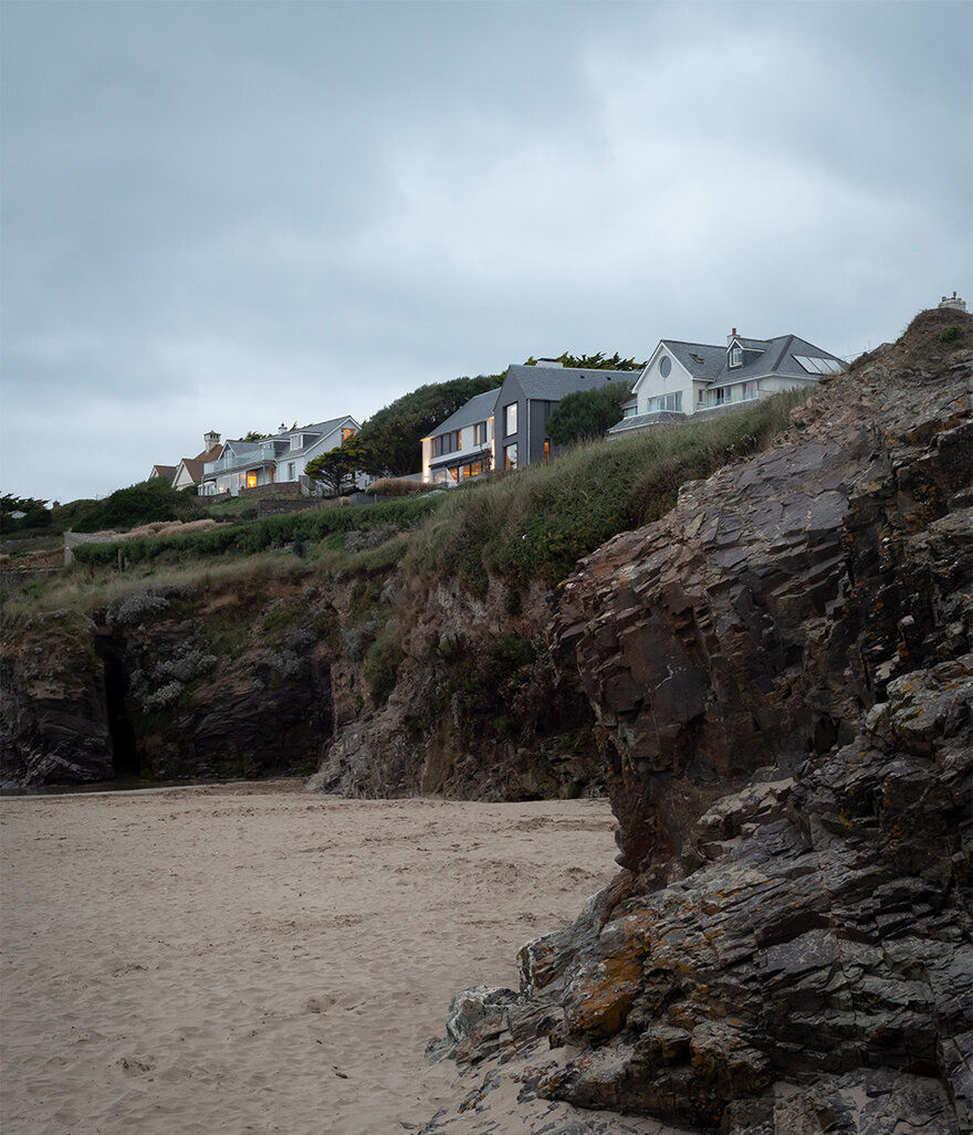 Polzeath Beach House on the North Cornish Coast / McLean Quinlan
