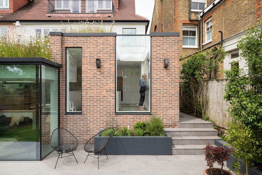 London Courtyard House Fully Refurbished by Fraher and Findlay