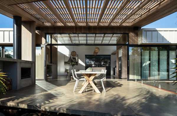 Flying Cloud Beach House / Strachan Group Architects