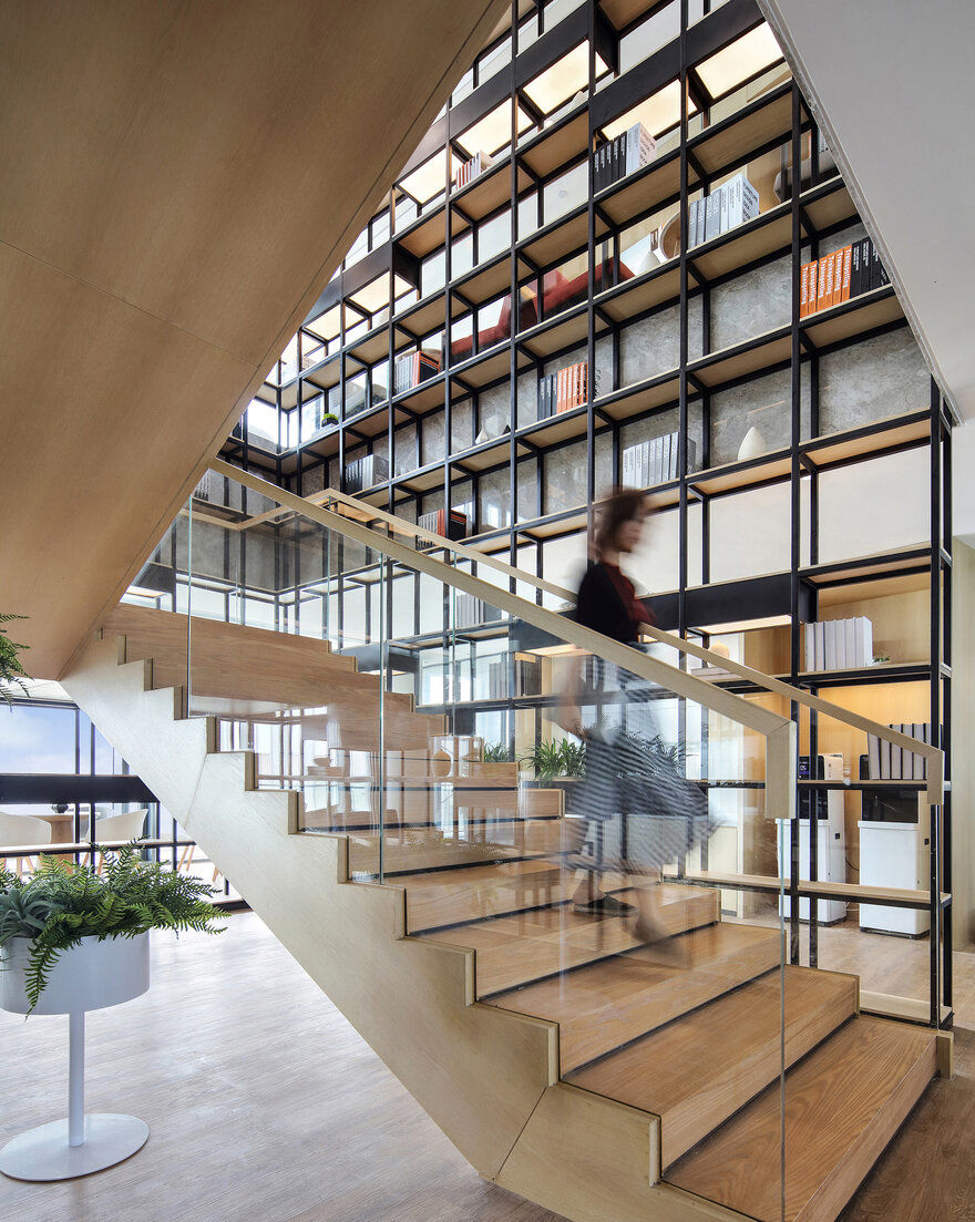 staircase-in-the-office / CCD - Cheng Chung Design